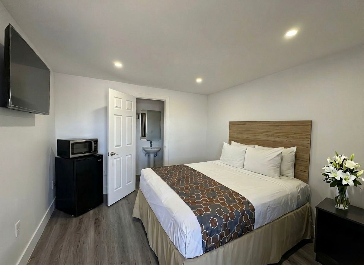 Standard Queen Room